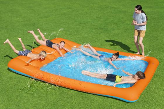 Pista deslizante c/ chorro Bestway 3.41mx2.13mx38cm. 53080