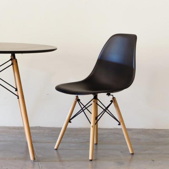 SILLA LEVEL NEGRA EAMES LVS-086