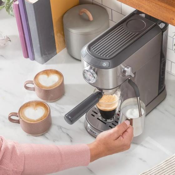 Cafetera Espresso Oster Compact Perfect Brew BVSTEM7200-057